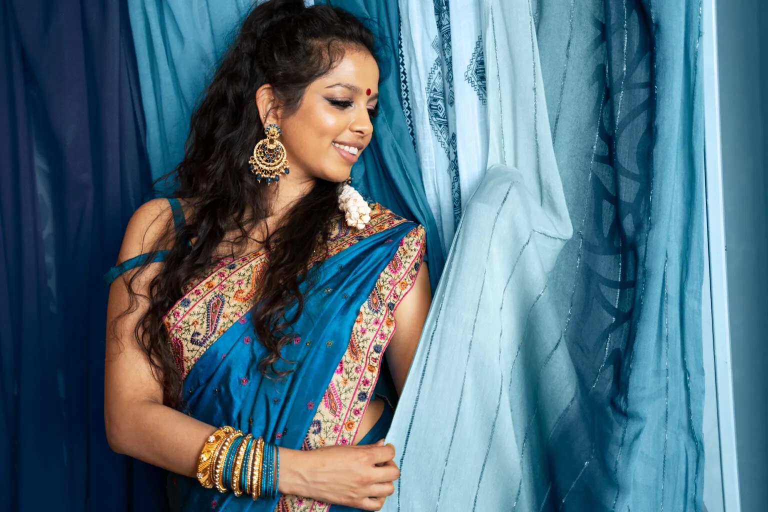 Modern Trendy Hairstyle for Saree